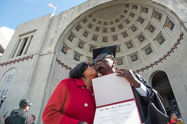 proud mom kissing new OSU grad