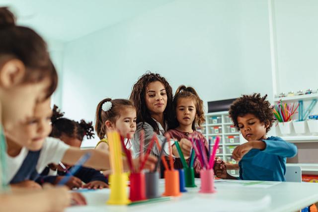 kids in daycare make paintings